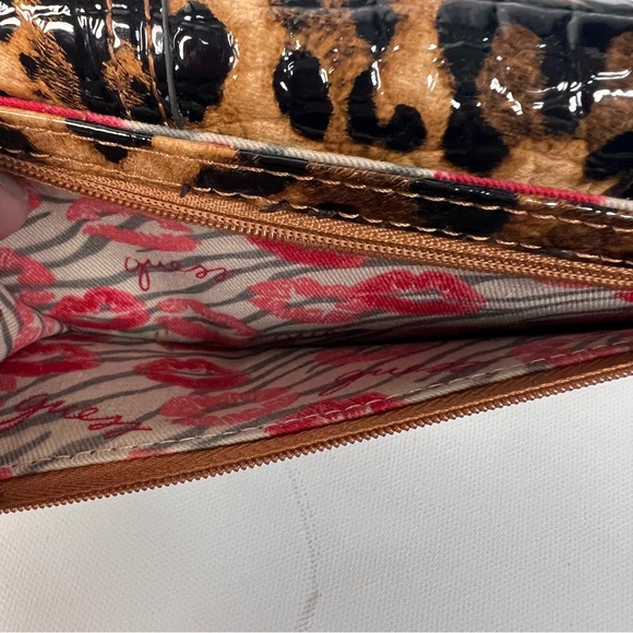 Guess Wallet - Picture 4 of 14
